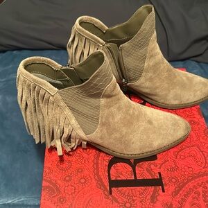 Women’s Reba Taupe suede 9 med boots new